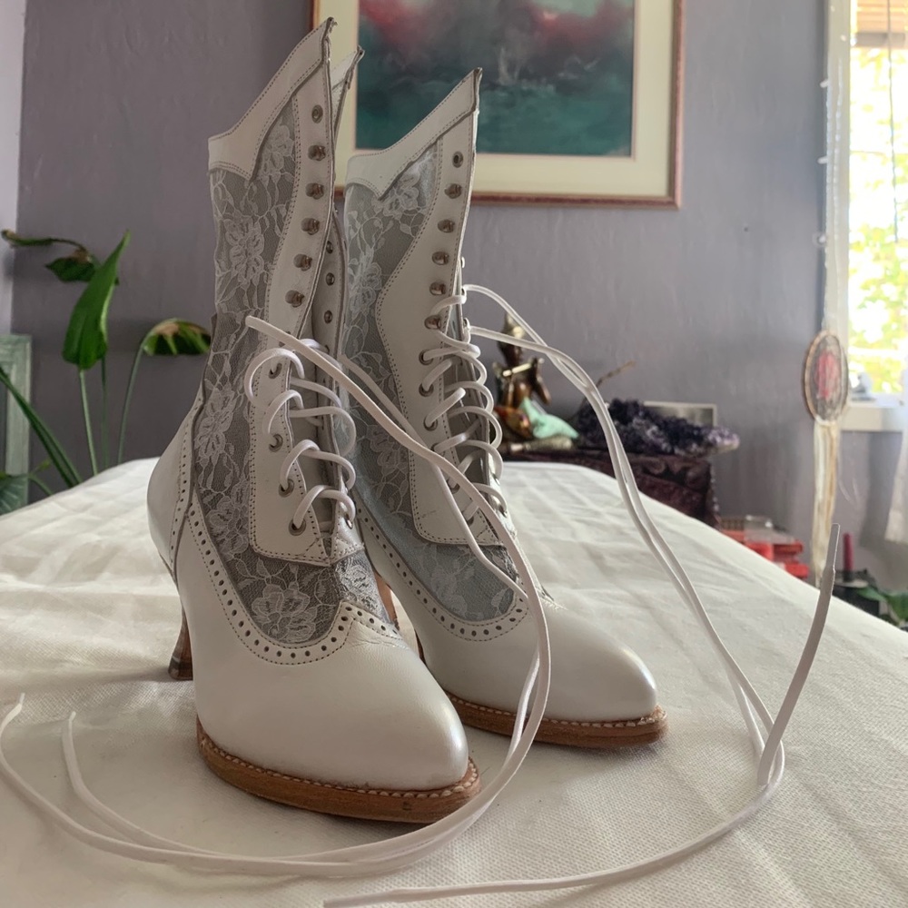 Custom Handmade White Lace Boots (Women’s 6.5) NEW